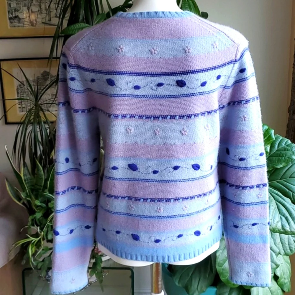 Vintage Ann Taylor Fair Isle Lavander Wool Sweater Embroidered Beaded Si… - Picture 8 of 12